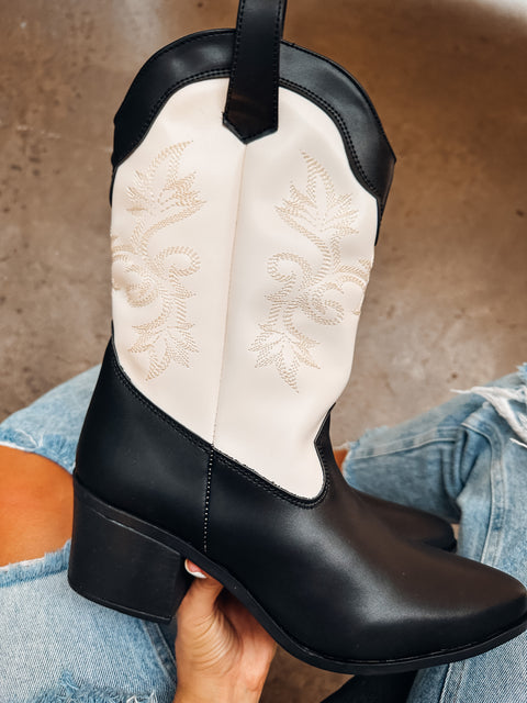 Santa Fe Short Ice & Black Boots
