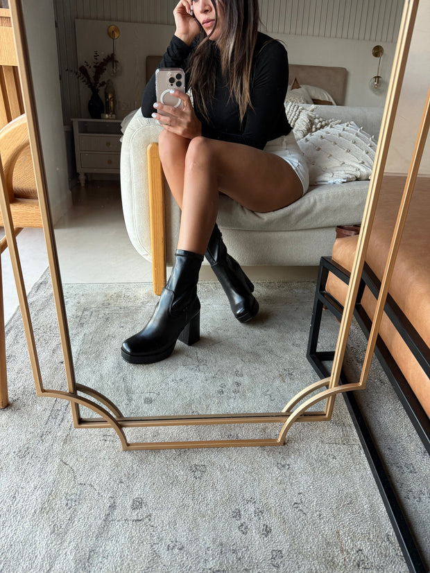 Sedona Short Lisa Black Boots