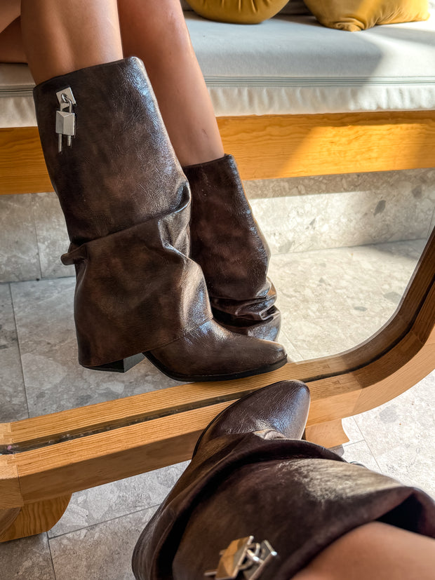 Slouchy Padlock Boots Chocolate Cortas