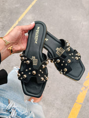 Hera Crown Pearl Black Sandals