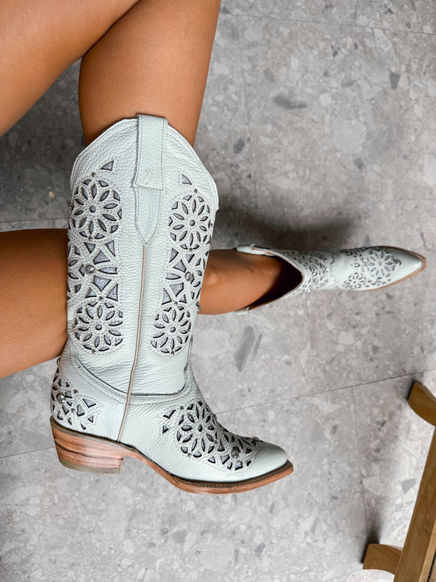 Texas Boots de Piel Tono verde menta suave con diseño calado