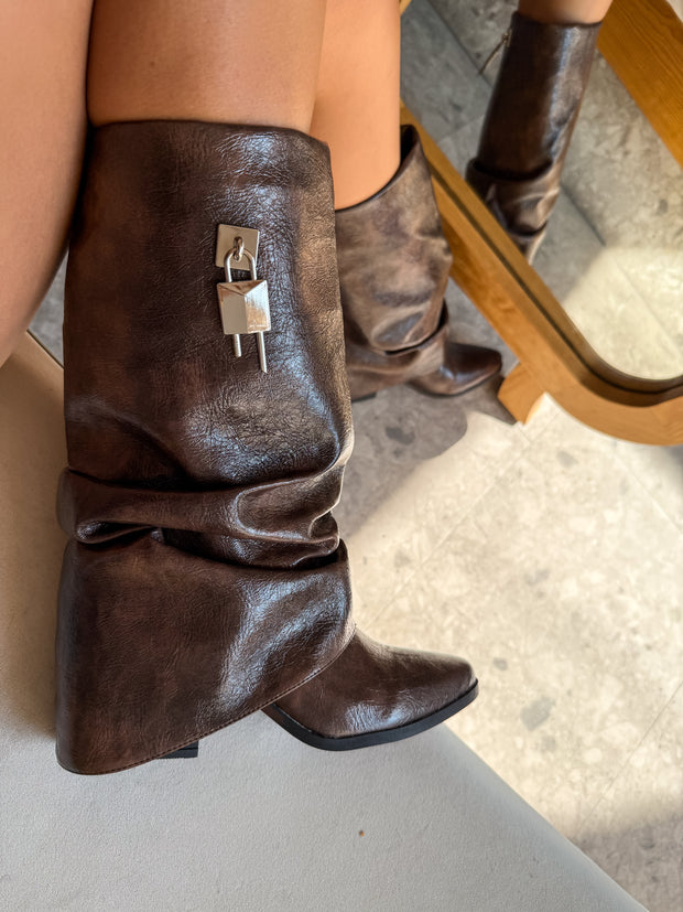 Slouchy Padlock Boots Chocolate Cortas
