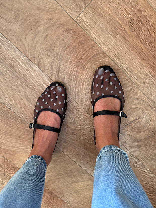 Black Dots Flats