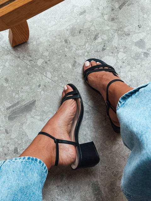 Mona Heels Negro