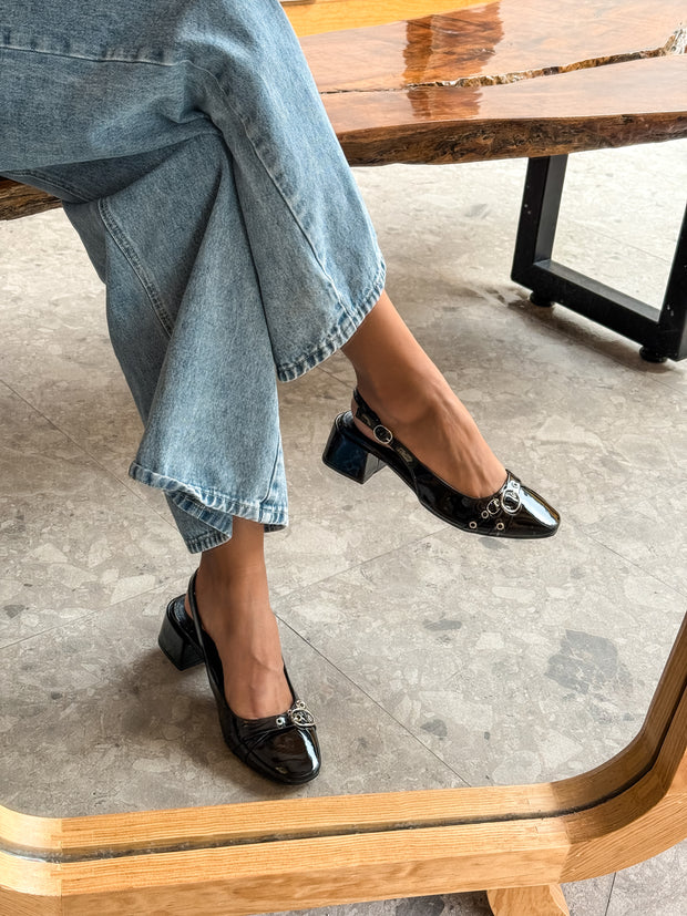 Mia Heels Clásicos Con hebilla dorada Tacón mini Vino
