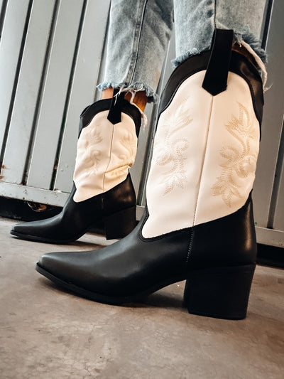 Santa Fe Short Ice & Black Boots