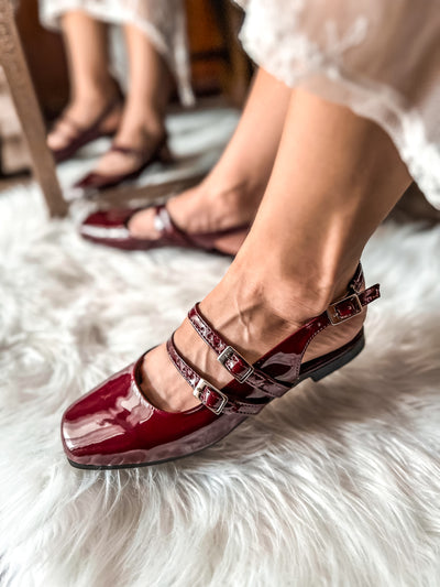 Mary Jane Flats Charol Vino