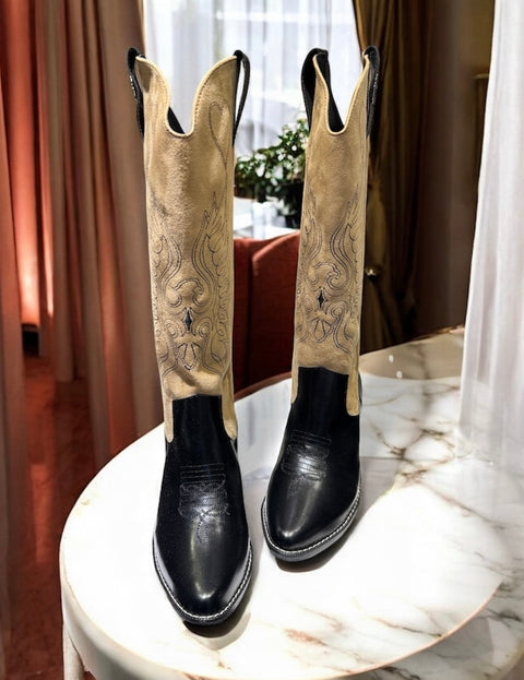 Brigthy Camel & Black Boots