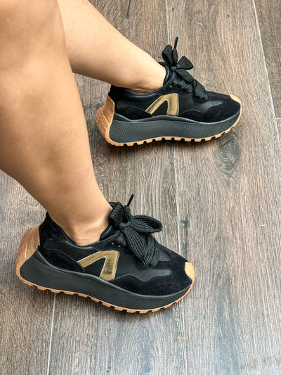 Valkiria Black & Gold Sneakers
