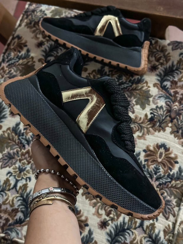 Valkiria Black & Gold Sneakers