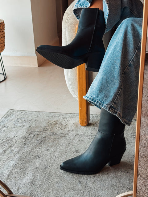 Dorian Black Boots