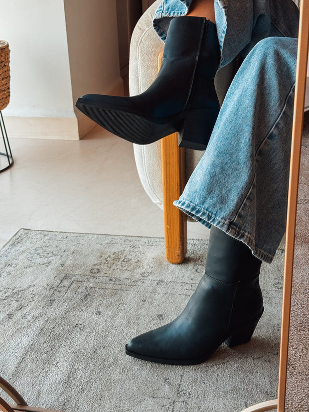 Dorian Black Boots
