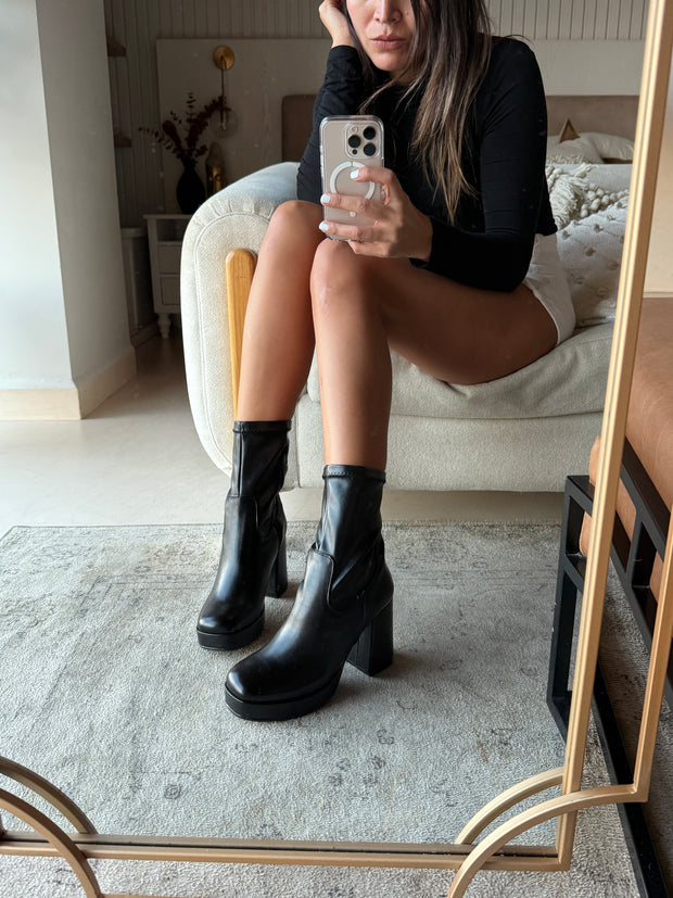 Sedona Short Lisa Black Boots