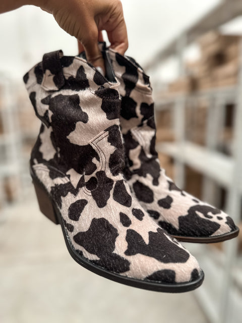Cowgirl Short Black Boots