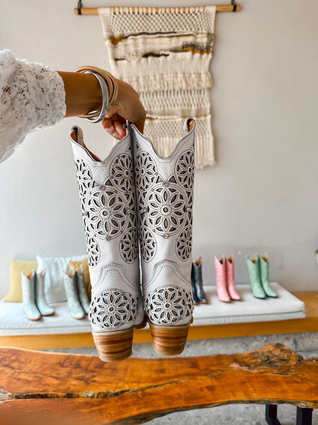 Texas Boots de Piel Blancas con diseño calado
