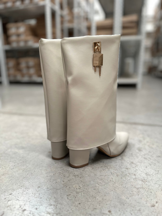 Valle Padlock Boots White