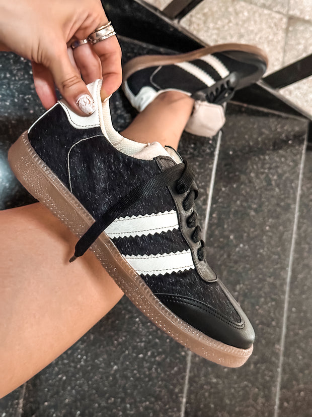 Sporty Black fur & Ice Snaekers