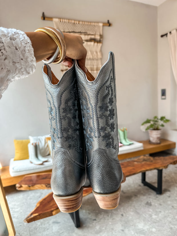 Texas Boots de Piel Plata Menta bordado en Flores