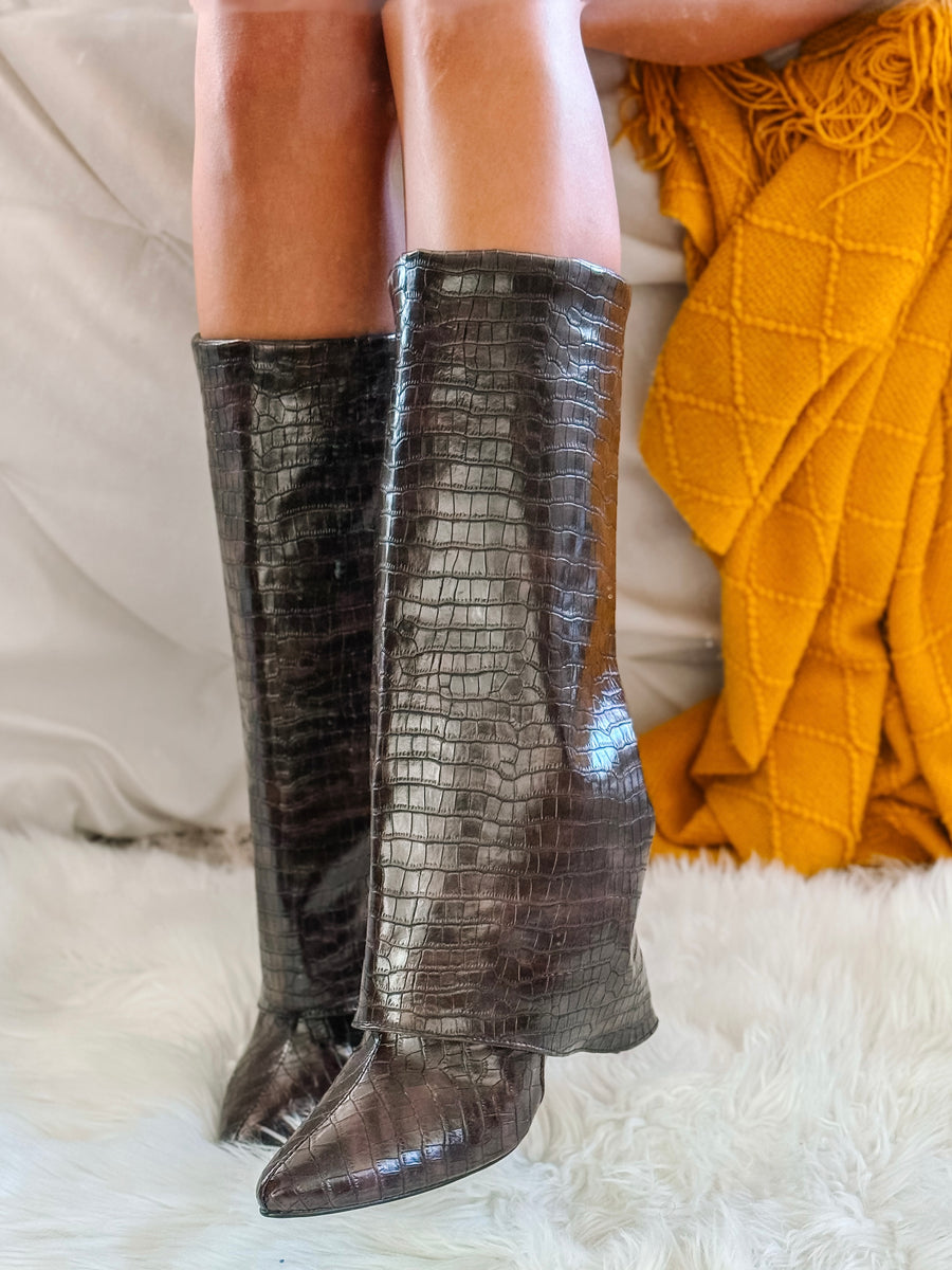 Long Hood Croco Chocó Boots
