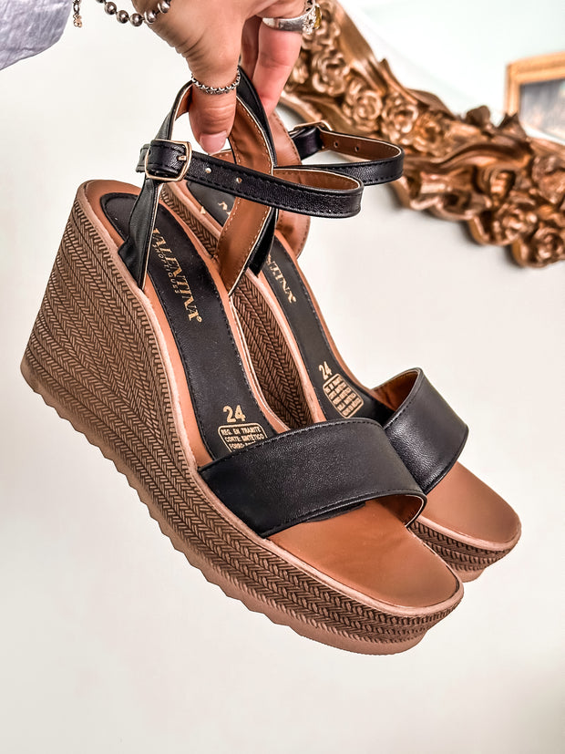 Hampton Black Platform