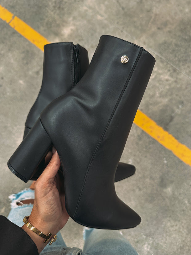 Blooming Boots Black