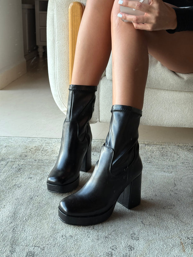 Sedona Short Lisa Black Boots