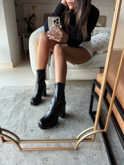 Sedona Short Lisa Black Boots