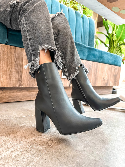 Blooming Boots Black