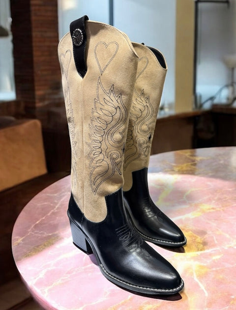 Brigthy Camel & Black Boots