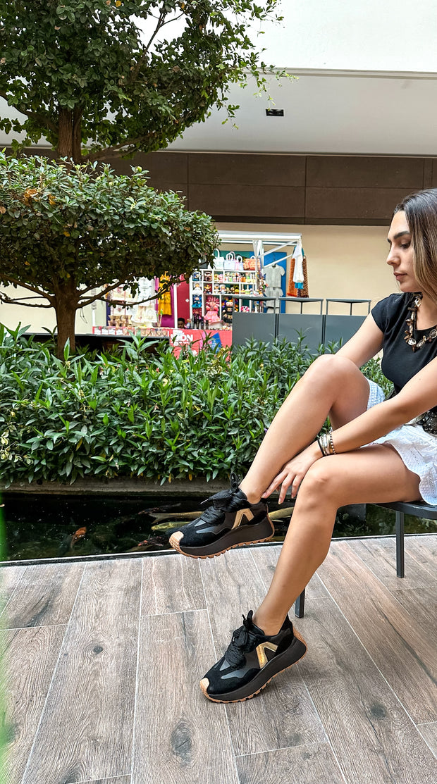Valkiria Black & Gold Sneakers