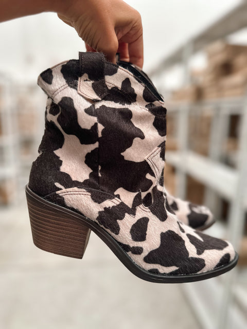 Cowgirl Short Black Boots