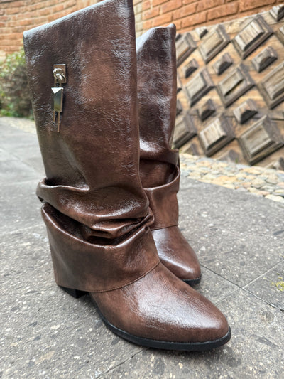 Slouchy Padlock Boots Chocolate Cortas