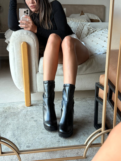 Sedona Short Lisa Black Boots
