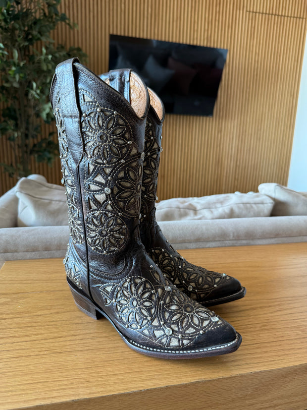 Texas Boots de Piel Chocolate con diseño calado