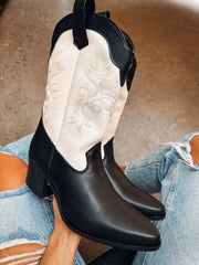 Santa Fe Short Ice & Black Boots