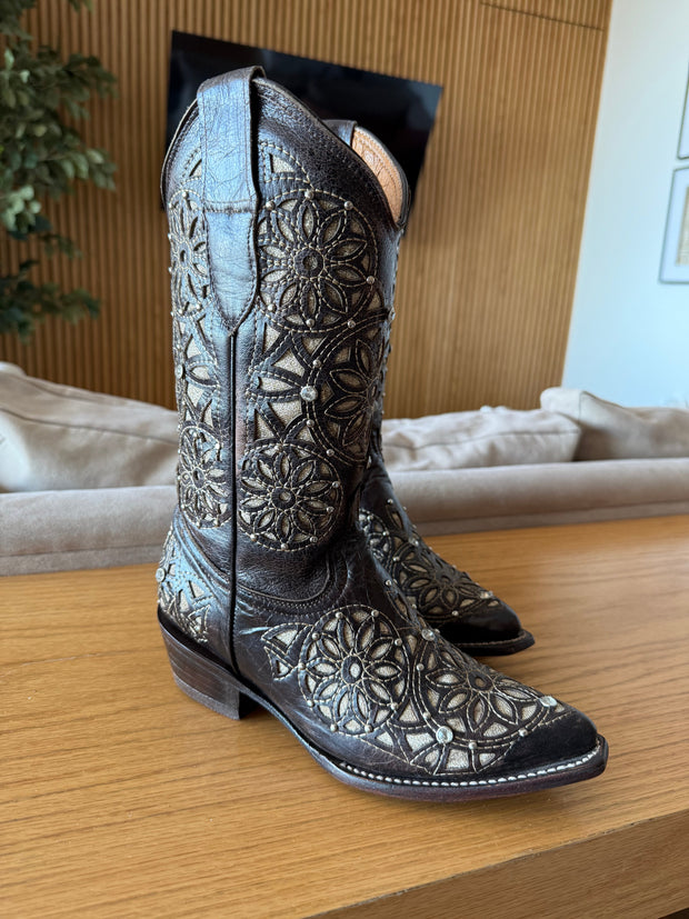 Texas Boots de Piel Chocolate con diseño calado