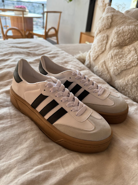 Milan White Clásicos Sneakers