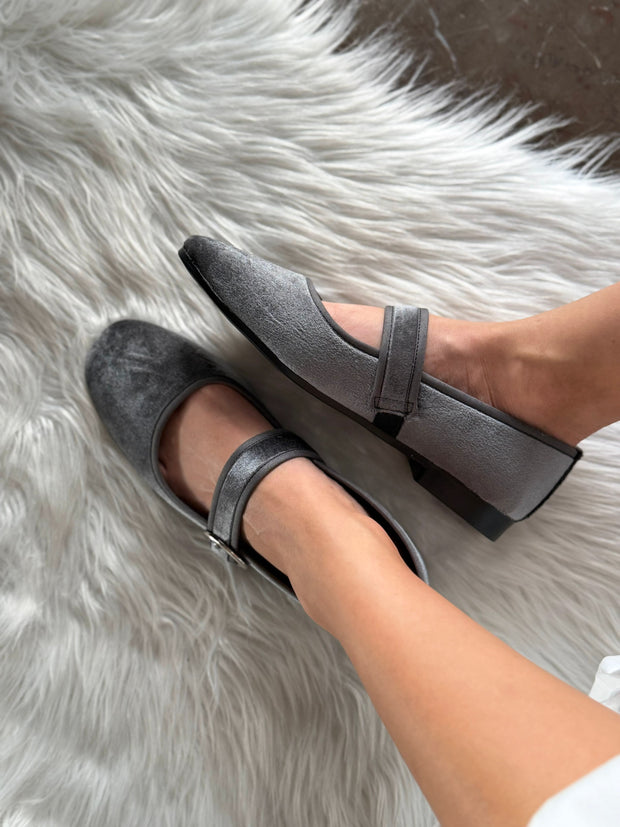 Baltimore Strap Grey Flats