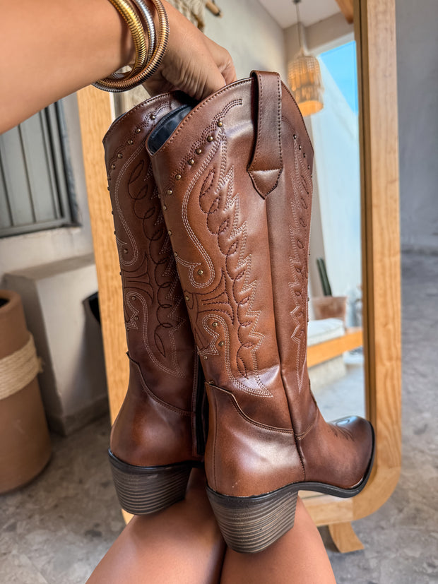 Eagle Studs Boots Camel