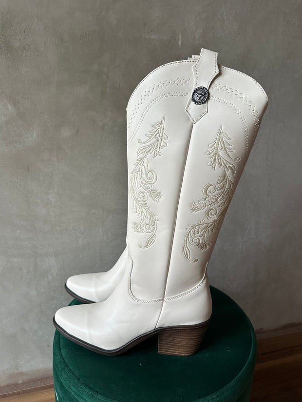 Antigua Boots Bordado flores Ivory