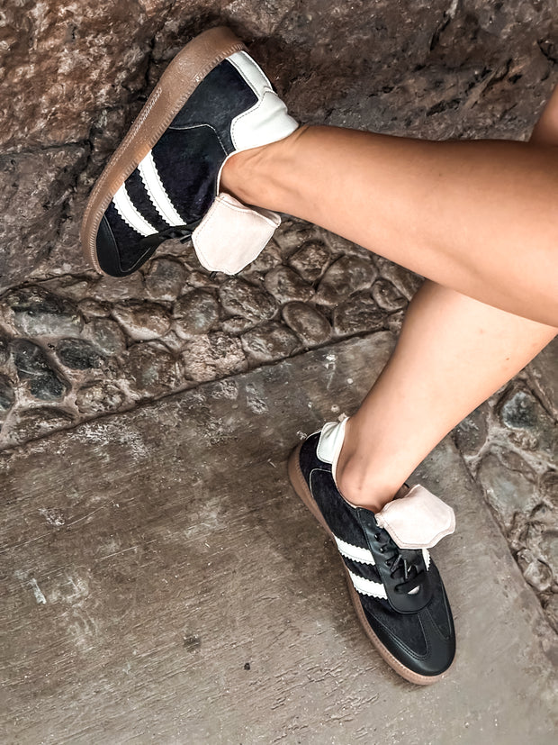 Sporty Black fur & Ice Snaekers