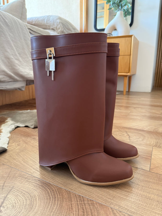 Short Belt Padlock Camel