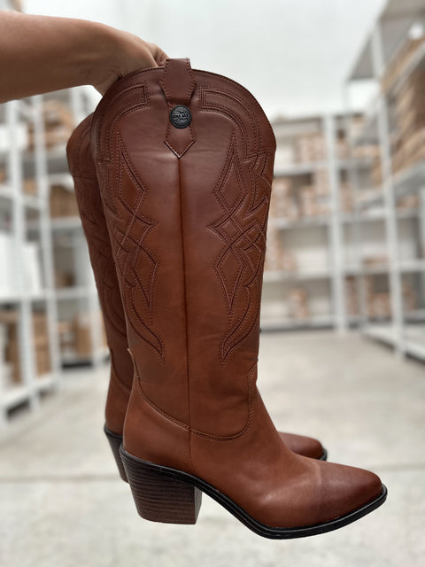 Castaña Noble | Botas Cowboy con Bordado Elegante y Acabado Pulido