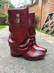 Slouchy Padlock Boots Vino Cortas