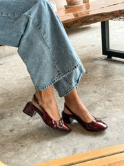 Mia Heels Clásicos Con hebilla dorada Tacón mini Vino