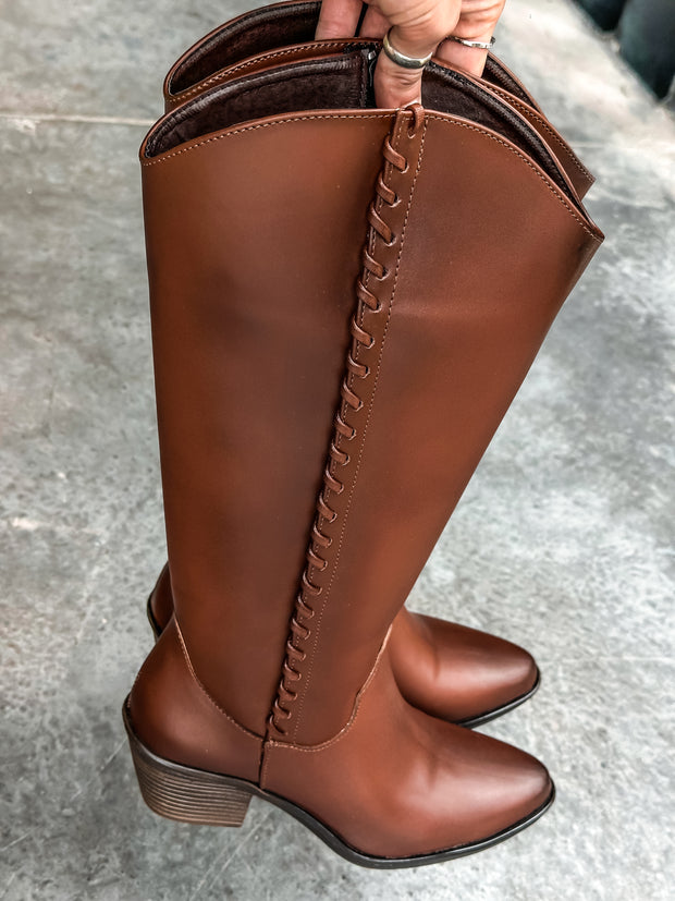 Curl Camel Boots