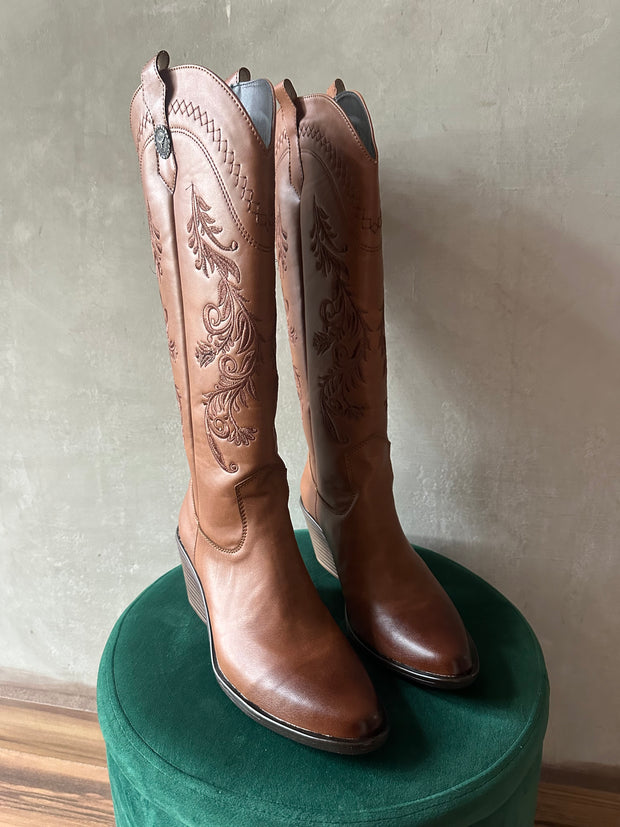Antigua Boots Bordado flores Camel