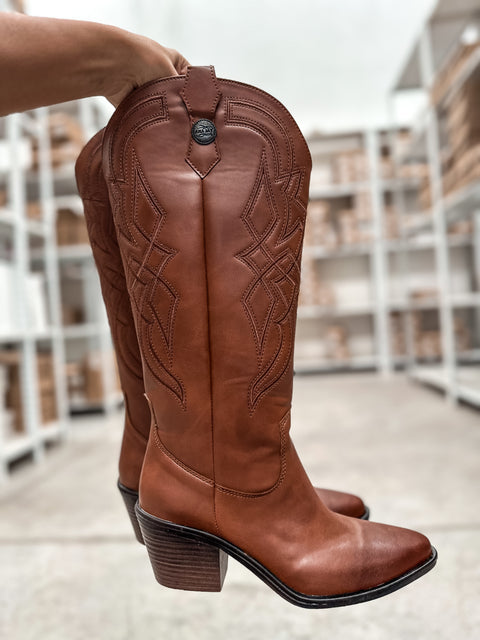 Castaña Noble | Botas Cowboy con Bordado Elegante y Acabado Pulido