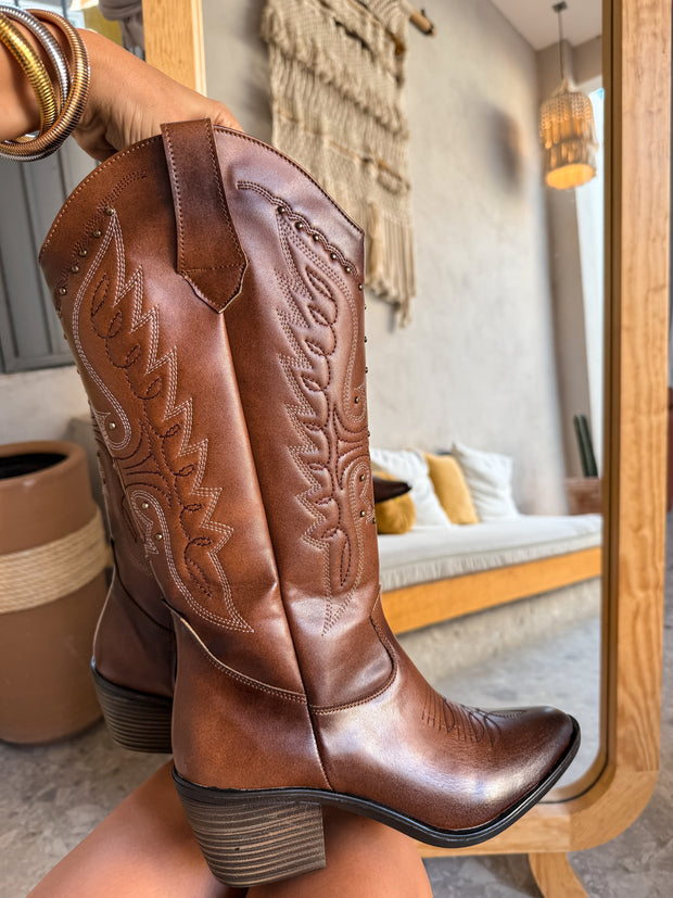 Eagle Studs Boots Camel