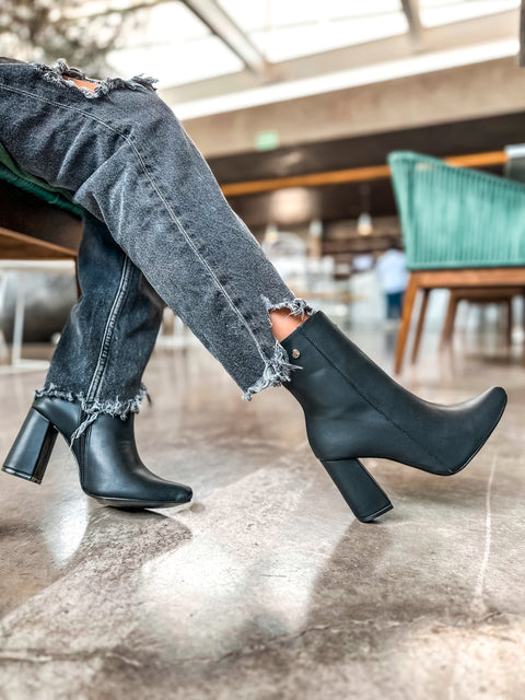 Blooming Boots Black